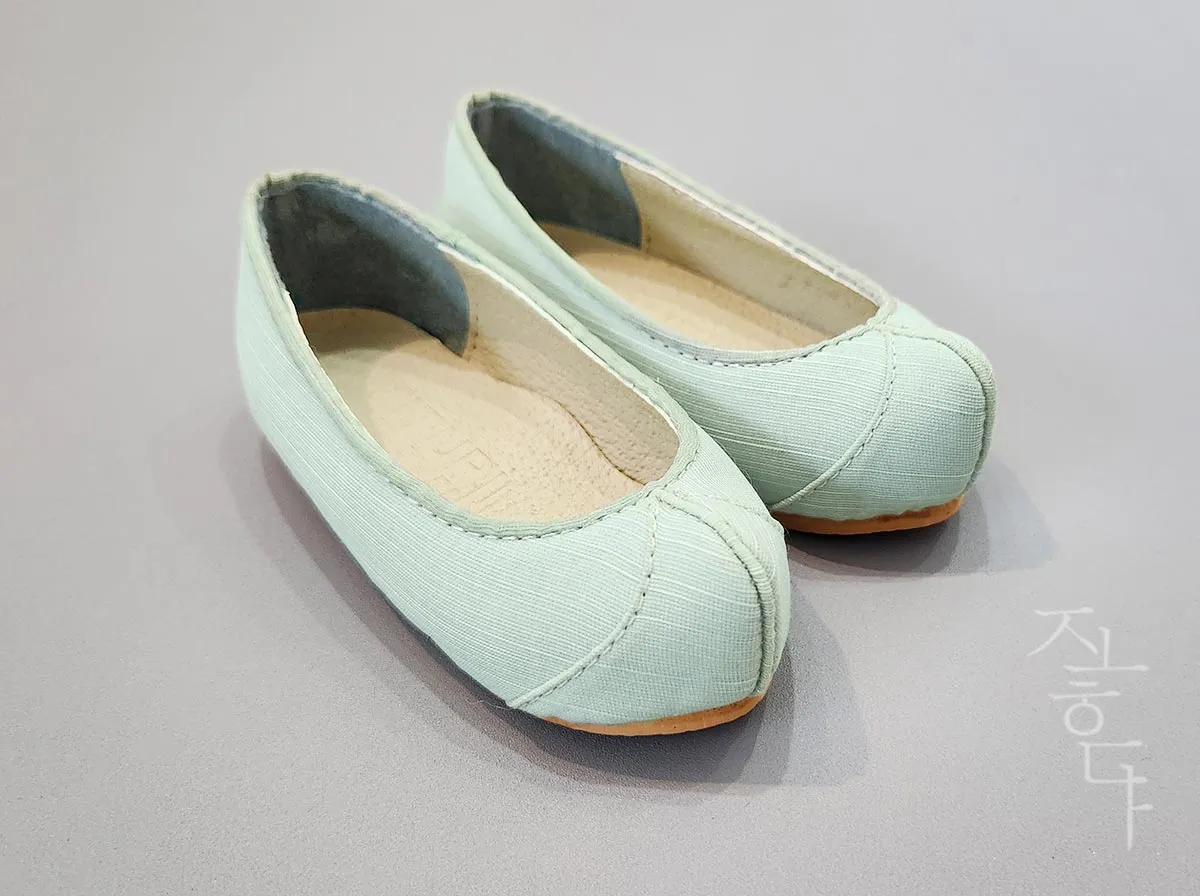 Adorable Girl Hanbok Shoes in Mint