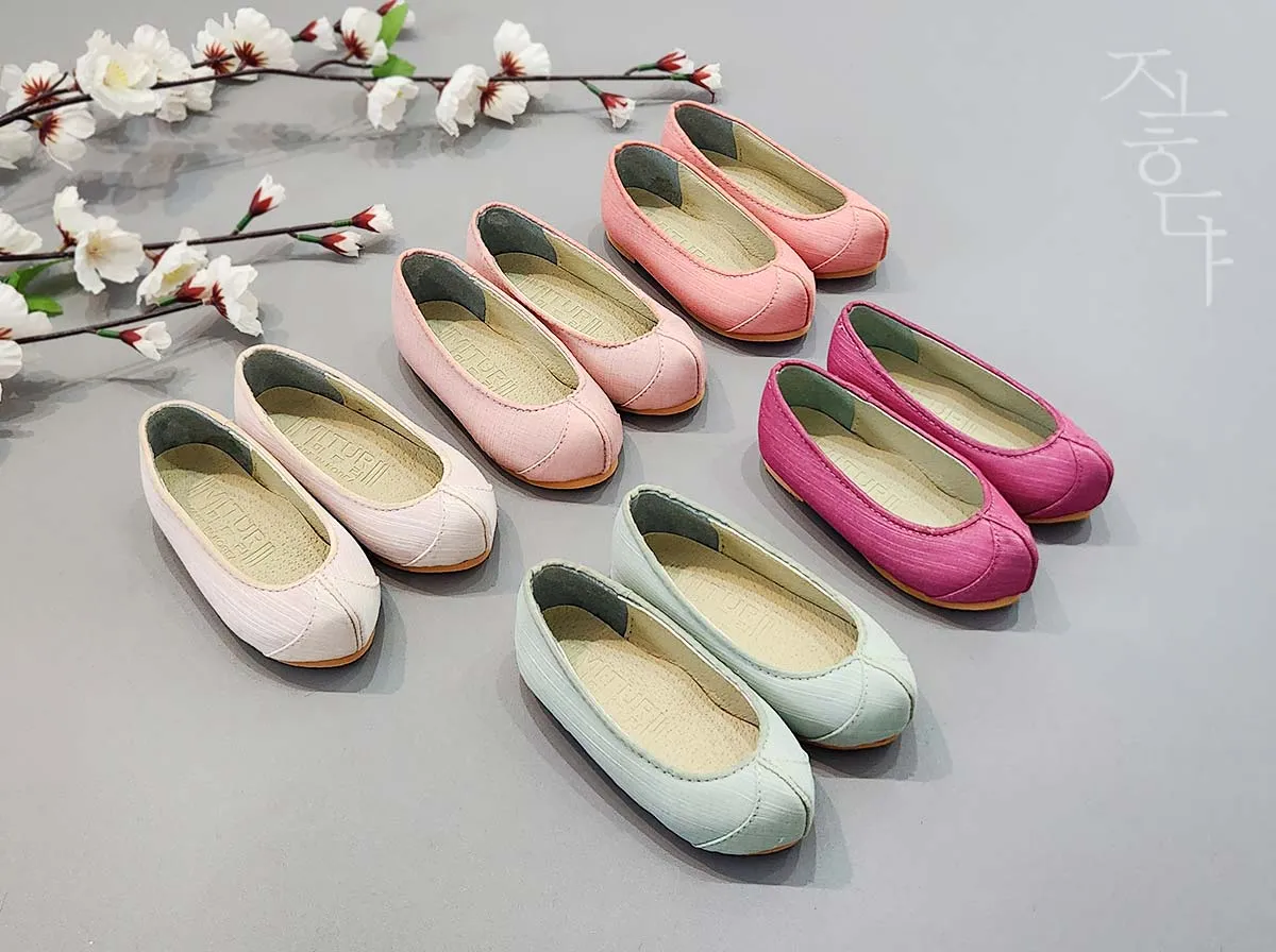 Adorable Girl Hanbok Shoes in Mint