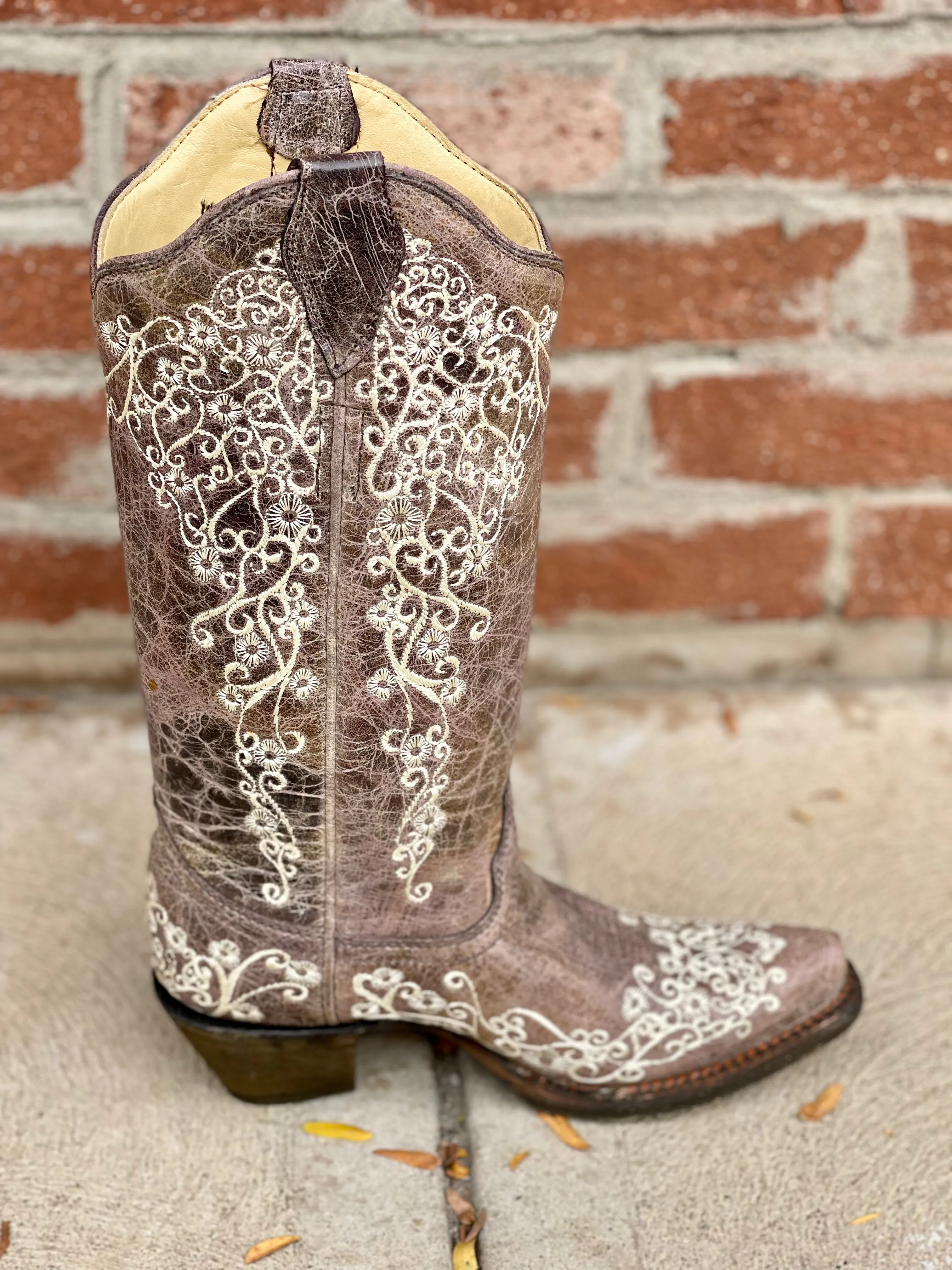 Corral Women's Crater & Bone Snip Toe Cowgirl Boots A1094